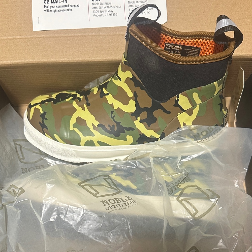 MUDD Kids Camouflage Rain Boots, Brand New, Size 5Y